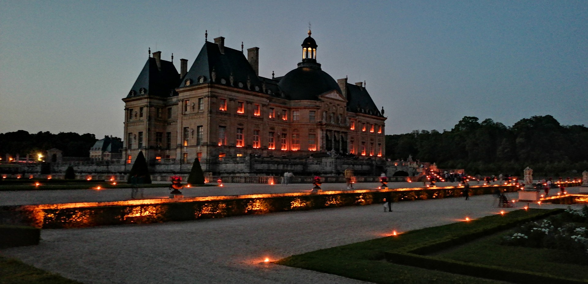 2000 chandelles illuminent le château, le parc et les jardins